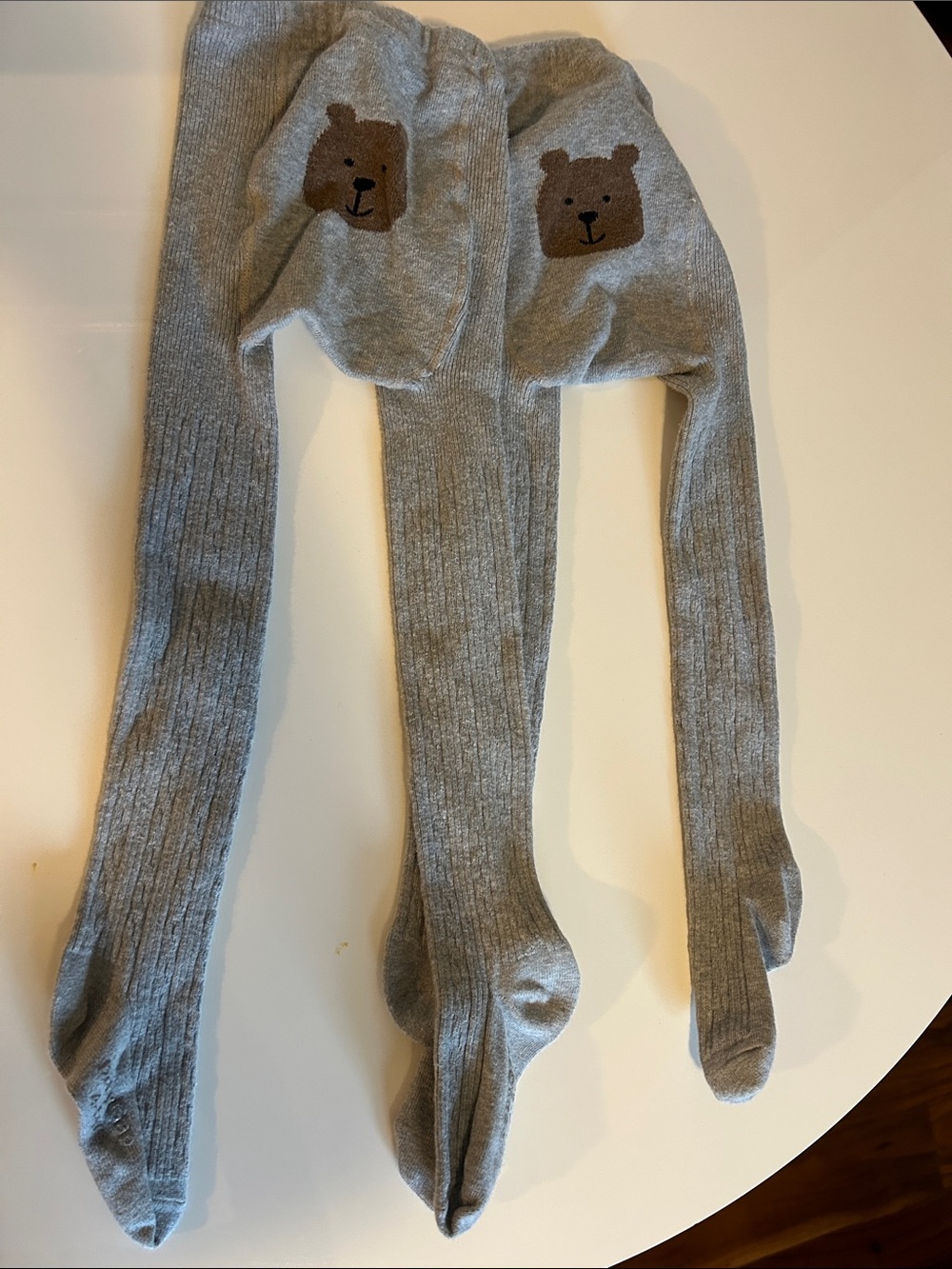 GAP Gray girls cable tights with Brown Bear Motif on back size 4-5 years, 2 pair
